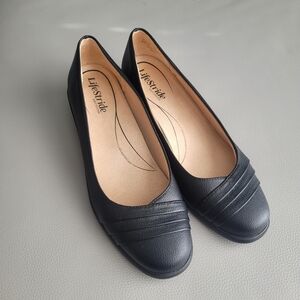 NWT Life Stride Soft System Black Loafers SIZE:9